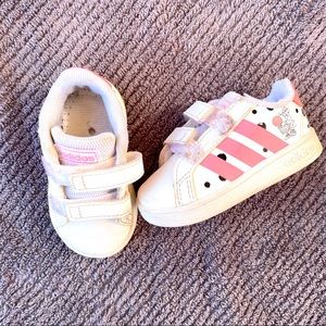 Adidas toddler shoes size 4K with pink Minnie design.